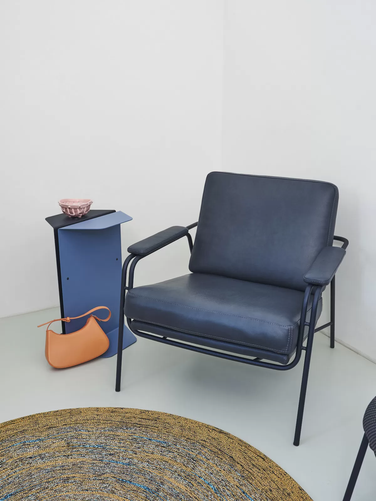 TIBBE_fauteuil_BoldBlue_BP511_HYDE_BP511RAL5014-WEB.webp